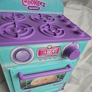 Cookeez Makery Baked Treatz Oven Playset – With Additional Toaster And Toy
